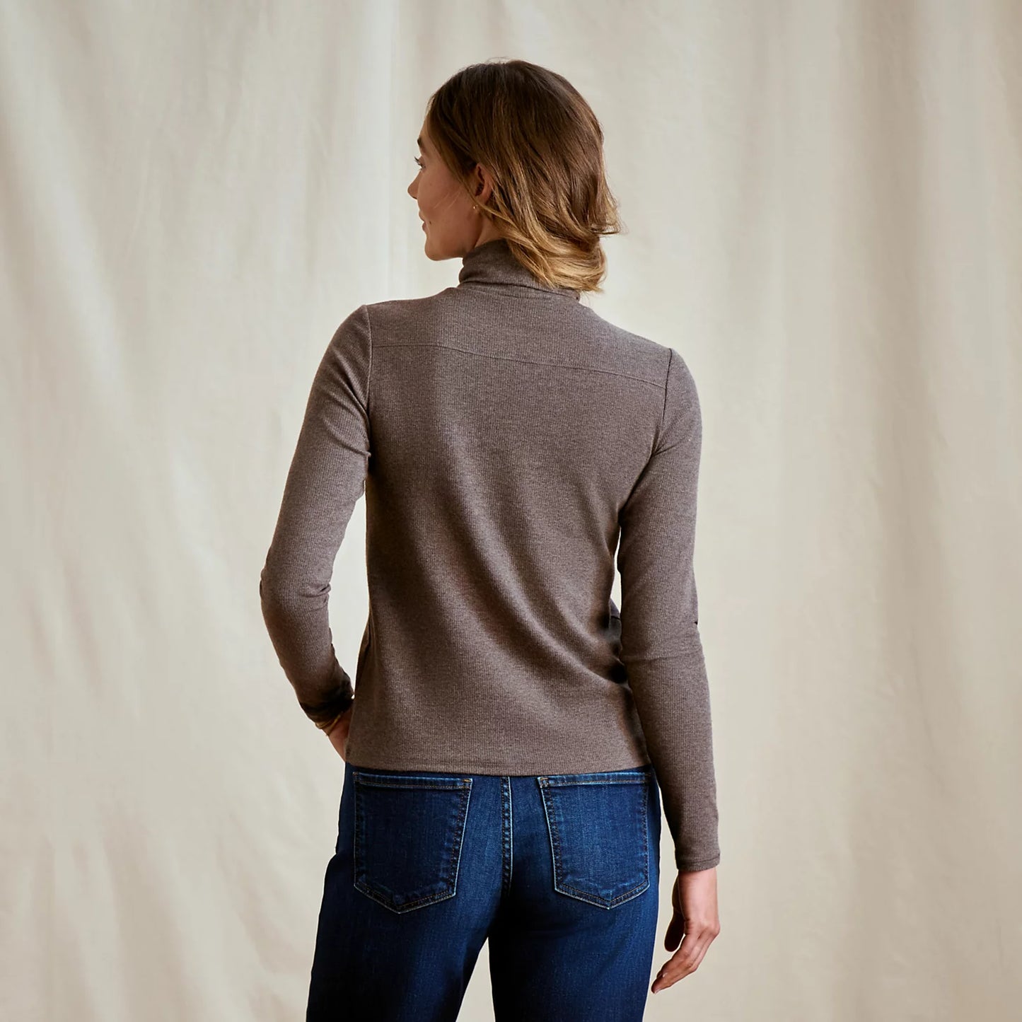 Ribbed Long-Sleeved Turtleneck / Orvis
